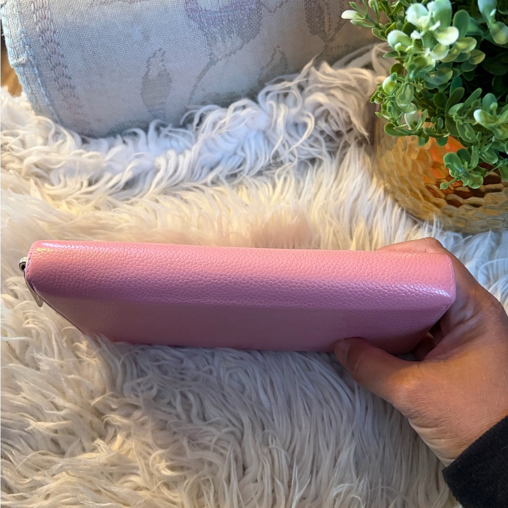 🩷Chanel Zip around Wallet in Pink Caviar leather🩷Cute summer colour. Authentic - Picture 5 of 17